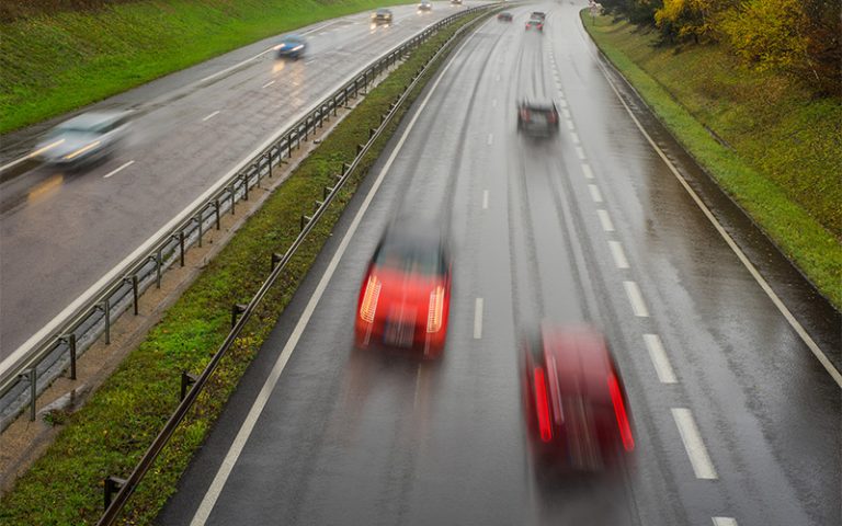 Verkehrsdelikt Geisterfahrer Falschfahrer auf der Autobahn